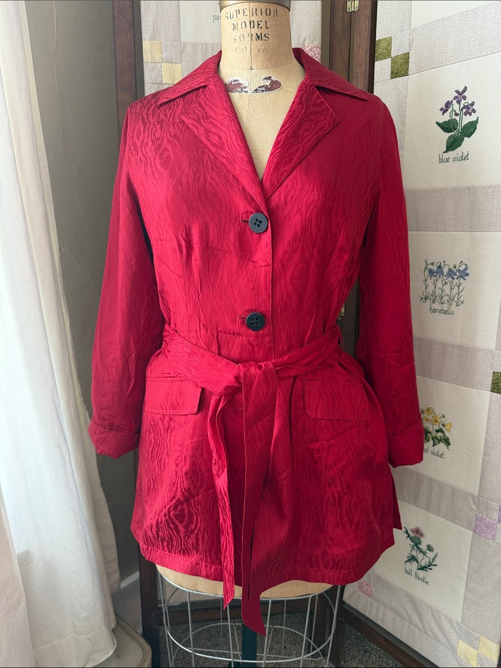 Vintage Chico’s 100% Silk Red Jacquard Belted Jacket Size 1 Blazer